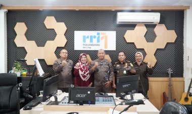 Wakil Kepala Kejaksaan Tinggi Riau Menjadi Narasumber Pada Kegiatan Dialog Interaktif Jaksa Menyapa di RRI Pekanbaru
