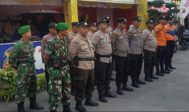 Sertu Edy Priyanto Bersama Instansi Terkait Terus Pantau Arus Mudik Lebaran di Pos PAM STC Ramayana 