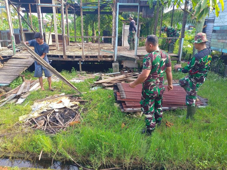 Kodim 0301/Pbr Laksanakan Pembongkaran Rumah  RTLH Pada Saat Pra TMMD Ke 120
