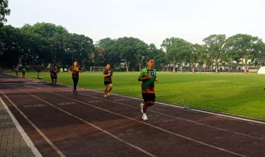 Kababinminvetcad Kodam I/ Bukit Barisan Kolonel Arm Yuwono.S.Sos., M.M., M.Han., M.I.P melaksanakan Test Kesegaran jasmani Periodik I Tahun 2024,
