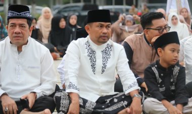 Kasdim 0301 PBR Ikuti Pelaksanaan Sholat Idul Adha 1445 Hijriyah bersama Jajaran Forkompinda Pekanbaru di Halaman MPP 