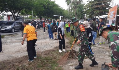 Sambut Hari Jadi Riau ke 67 dan HUT RI ke 79, Personel Kodim 0301 Pbr Goro Bersihkan Sampah di Soekarno-Hatta