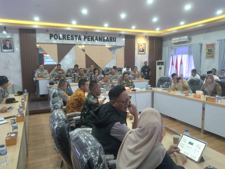 Ciptakan Situasi Kondusif Saat Pilkada,Dandim 0301/Pbr Diwakili Pasi Ops Hadiri Rapat Lintas Sektoral di Polresta Pekanbaru 