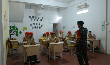 Tanamkan Semangat Kebangsaan,Babinsa Kodim 0301/Pbr Lakukan Komsos di SMK Al Hisa