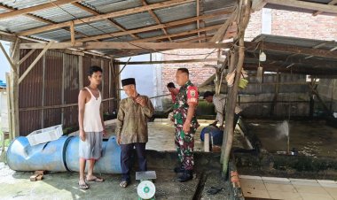 Tingkatkan Ketahanan Pangan,Babinsa Kodim 0301/Pbr Laksanakan Komsos Bersama Peternak Ikan