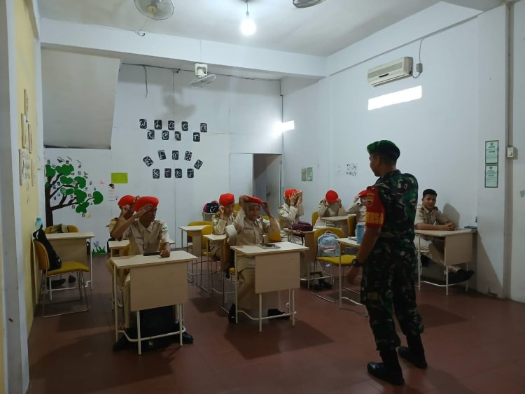 Tanamkan Semangat Kebangsaan,Babinsa Kodim 0301/Pbr Lakukan Komsos di SMK Al Hisa