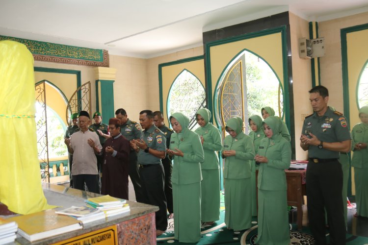 Dandim Pekanbaru Dampingi Danrem 031/WB Ziarah Makam Marhum Pekan 