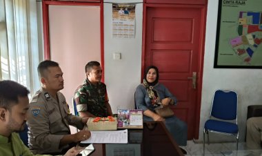 Babinsa Kodim 0301/Pbr Bersama Lurah Lakukan Komsos Pada Pedagang