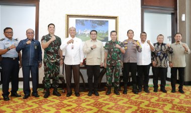 Dandim 0301/Pbr Sambut Kedatangan Menteri Ekonomi Kreatif RI 