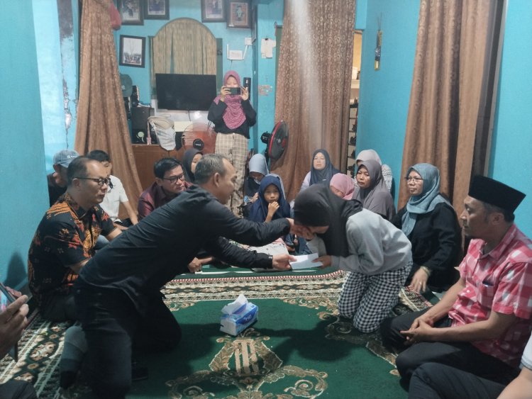 Kunjungi Rumah Duka Korban Kecelakaan di Hangtuah, Komisi I DPRD Pekanbaru Siap Bantu Pendidikan Anak Korban 