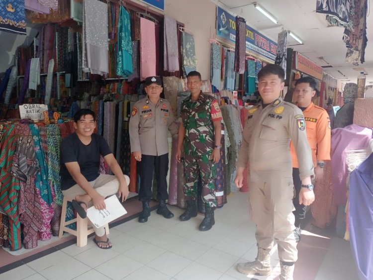 Babinsa Kodim 0301/Pbr Laksanakan Patroli di Pasar Guna Ciptakan Rasa Aman
