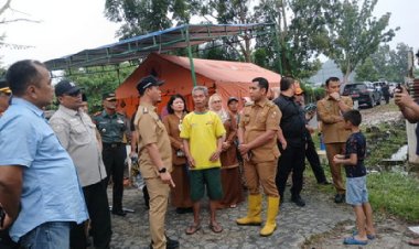 Wakili Dandim 0301/ Pbr,Danramil 01 Dampingi Walikota Tinjau Banjir