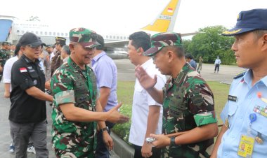 Dandim 0301/Pbr Sambut Kedatangan Tim Pengarah Satgas PKH di Lanud Roesmin Nurjadin