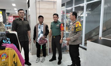Babinsa Kodim 0301/Pbr Bersama Bhabinkamtibmas Patroli dan Imbau Masyarakat di Pusat Perbelanjaan STC