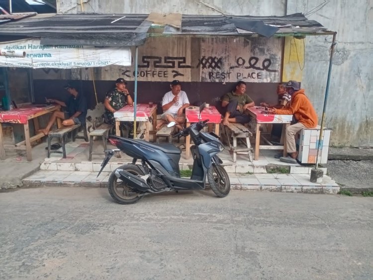 Babinsa Kodim 0301/Pbr Pererat Kemanunggalan Dengan Tampung Keluhan Warga Soal Kamtibmas