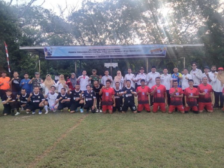 Danramil 01/Rumbai Wakili Dandim 0301/Pbr  Buka Turnamen Fun Football