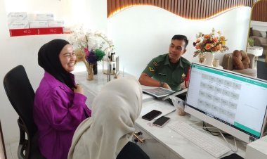 Babinsa Kodim 0301/Pbr Laksanakan Komsos Bersama Nakes Klinik Pratama