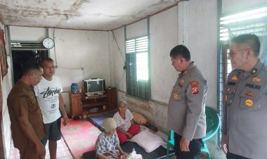 Kabag SDM Polres Kampar dan Kapolsek Kampar Cek Lahan Jagung di Pulau Jambu, Lanjutkan dengan Silaturahmi & Beri Bantuan ke Warga Kurang Mampu, 'Polri Peduli'!"