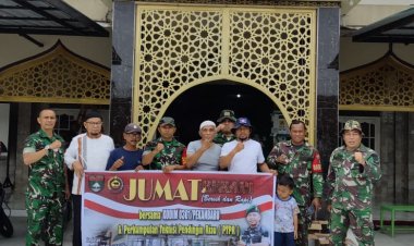 Pererat Kemanunggalan TNI–Rakyat, Kodim 0301/Pekanbaru Bersihkan Masjid Fastabiqul Khairat