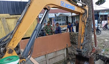 Babinsa Kodim 0301/ Pbr Monitoring Pembersihan Drainase Guna Antisipasi Banjir