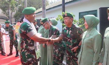 Dandim 0301/Pbr Hadiri Tradisi Kehormatan Warga Baru Korem 031/Wira Bima