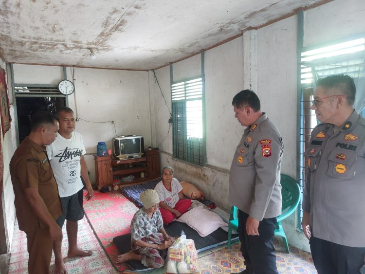 Kabag SDM Polres Kampar dan Kapolsek Kampar Cek Lahan Jagung di Pulau Jambu, Lanjutkan dengan Silaturahmi & Beri Bantuan ke Warga Kurang Mampu, 'Polri Peduli'!"