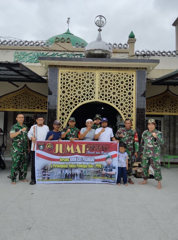 Pererat Kemanunggalan TNI–Rakyat, Kodim 0301/Pekanbaru Bersihkan Masjid Fastabiqul Khairat