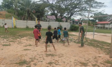 Dari Pekerjaan ke Kebersamaan, Satgas TMMD 127 Hadirkan Tawa Anak-Anak Tuah Negeri