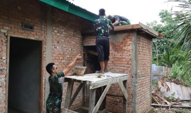 Satgas TMMD ke-127 Kodim 0301/Pekanbaru Tetap Produktif Bangun RTLH Warga Meski Berpuasa