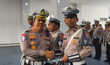 Empat Personel Sat PJR Ditlantas Polda Riau Terima Penghargaan atas Aksi Kemanusiaan