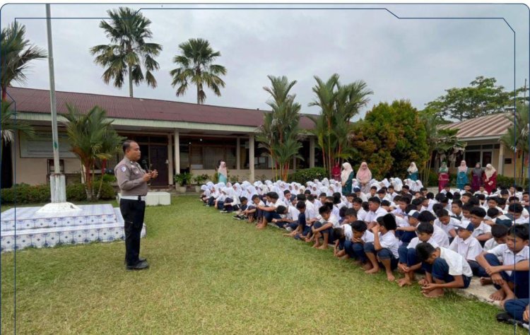 Satlantas Polres Kampar Kampanyekan Keselamatan dan Green Policing di SMP N 1 Kuok!"