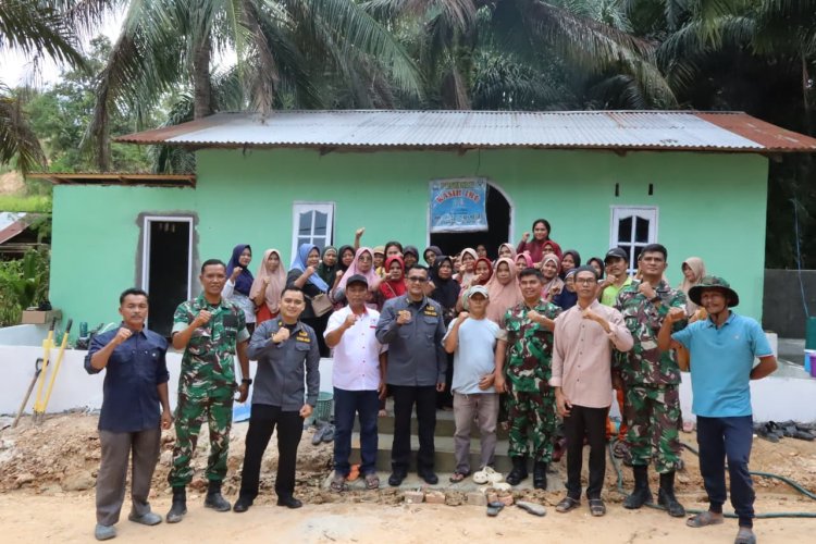 Kasdam XIX/TT Serahkan Rumah Layak Huni Hasil Program TMMD ke-127 Kodim 0301/Pekanbaru
