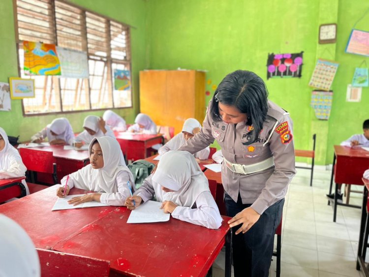 Polres Kampar Latih Public Speaking Siswa Sambut Peresmian Jembatan Merah Putih