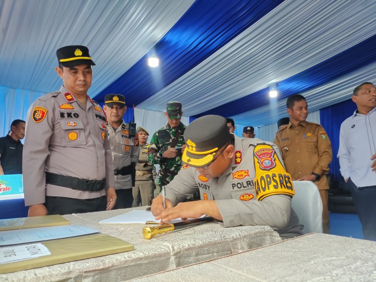 Kapolres Kampar Dampingi Bupati dan Forkopimda Tinjau Pos Terpadu Lebaran, Pastikan "Mudik Aman, Keluarga Bahagia Terwujud"  