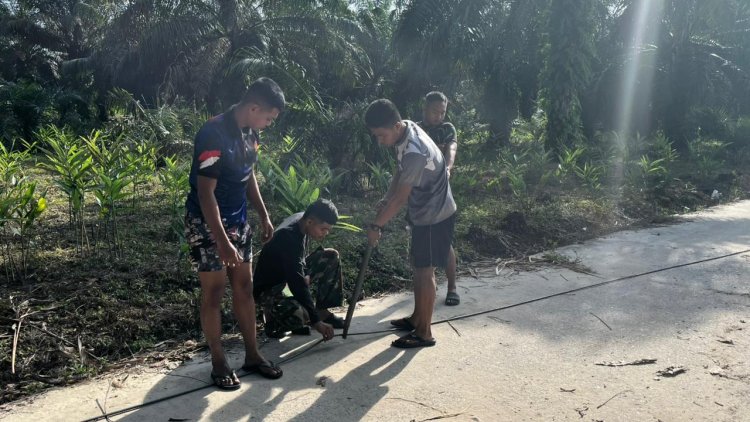 Satgas Pembangunan Jembatan Garuda Laksanakan Potong Besi untuk Struktur Cor Jembatan