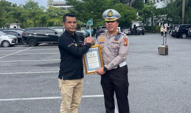 Dirlantas Polda Riau Pimpin Apel Pagi dan Berikan Penghargaan kepada Personel Berprestasi