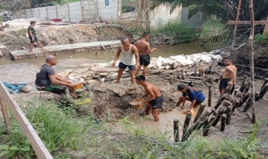 Hangatnya Gotong Royong TNI dan Warga Bangun Jembatan Garuda Untuk Masa Depan Bersama