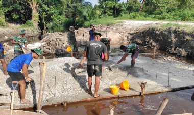 Pembangunan Jembatan Garuda Armco di Jalan Fajar Terus Berjalan, TNI dan Warga Bahu Membahu