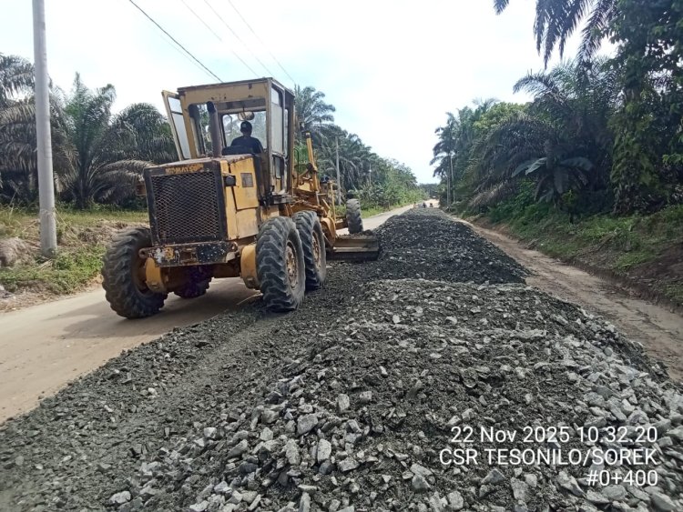Bantu Kemajuan Daerah,PT Arara Abadi Aspal Jalan Sepanjang 4 KM Melalui CSR