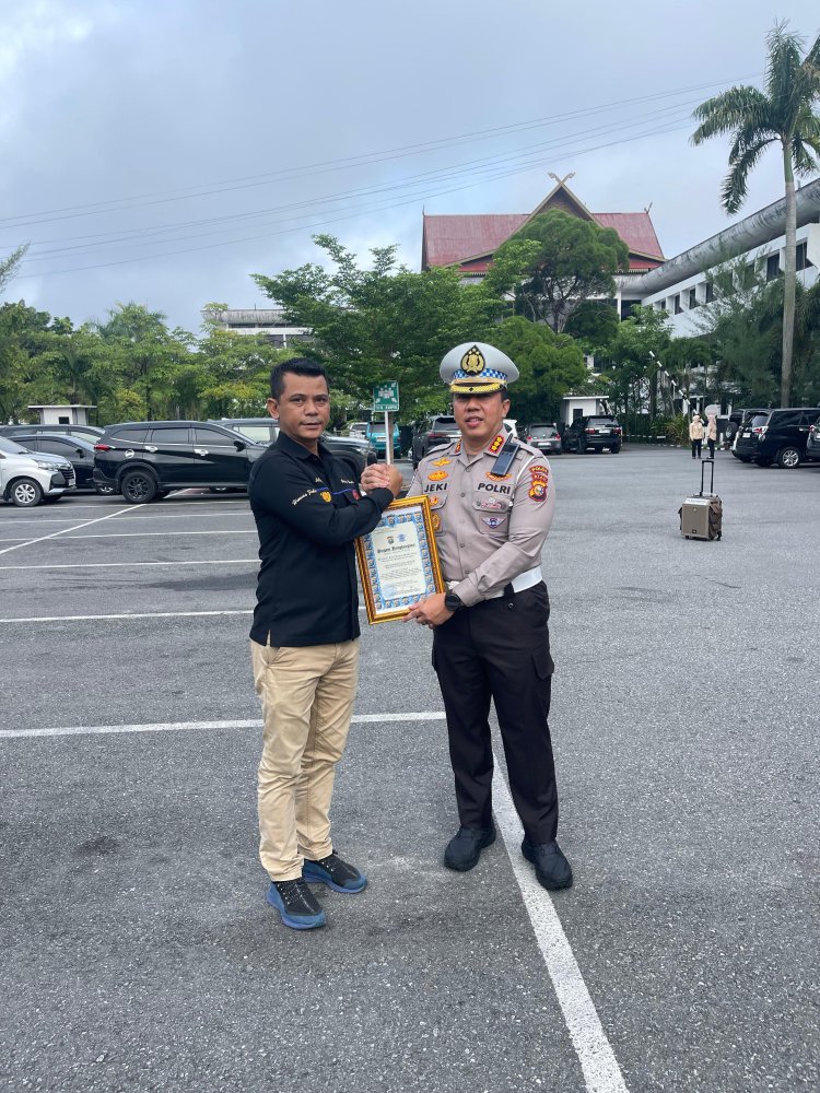 Dirlantas Polda Riau Pimpin Apel Pagi dan Berikan Penghargaan kepada Personel Berprestasi