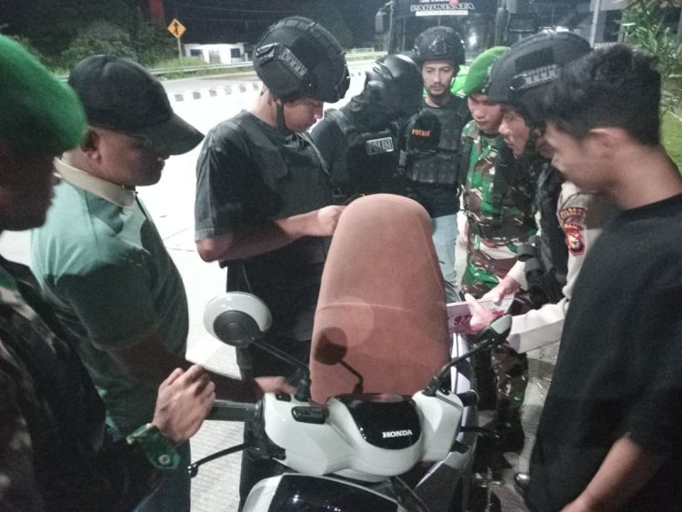 Tim Raga Res Kampar Bersama TNI Laksanakan Patroli Humanis Malam Hari, Jaga Kamtibmas Di Berbagai Titik Strategis Bangkinang