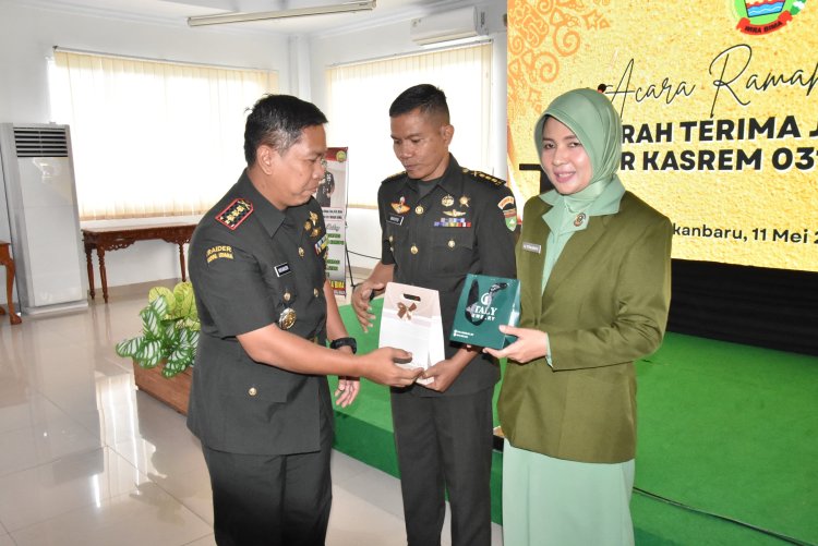 Dandim 0301/Pekanbaru Hadiri Sertijab dan Tradisi Korps Kasiter Kasrem 031/Wira Bima