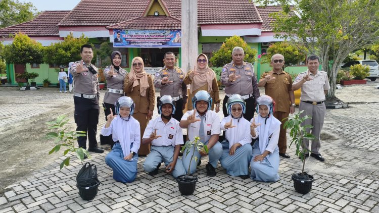 Tanamkan Budaya Tertib Berlalu Lintas Sejak Dini, Ditlantas Polda Riau Hadirkan Police Goes To School dan Green Policing di SMKN 6 Pekanbaru