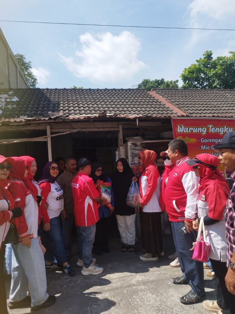 Jum’at Berbagi DPD LIRA Kota Pekanbaru, Salurkan Sembako Kepada Warga di Perhentian Marpoyan