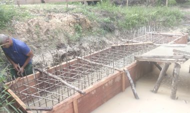 Pembangunan Jembatan Garuda Armco Tahap I Terus Dikebut, TNI dan Warga Lanjutkan Pengecoran Pondasi
