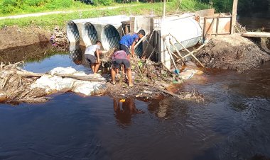 Pasca Banjir, Kodim 0301/Pekanbaru Bersihkan Tiga Titik Pembangunan Jembatan Garuda