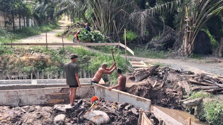 Gotong Royong TNI dan Masyarakat Percepat Pembangunan Tiga Jembatan Garuda di Pekanbaru