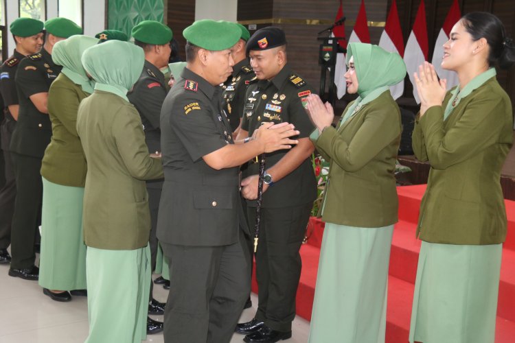 Dandim 0301/Pekanbaru Hadiri Sertijab Danyon Komposit I/Garda Pati dan Dankikavser 6/RBT